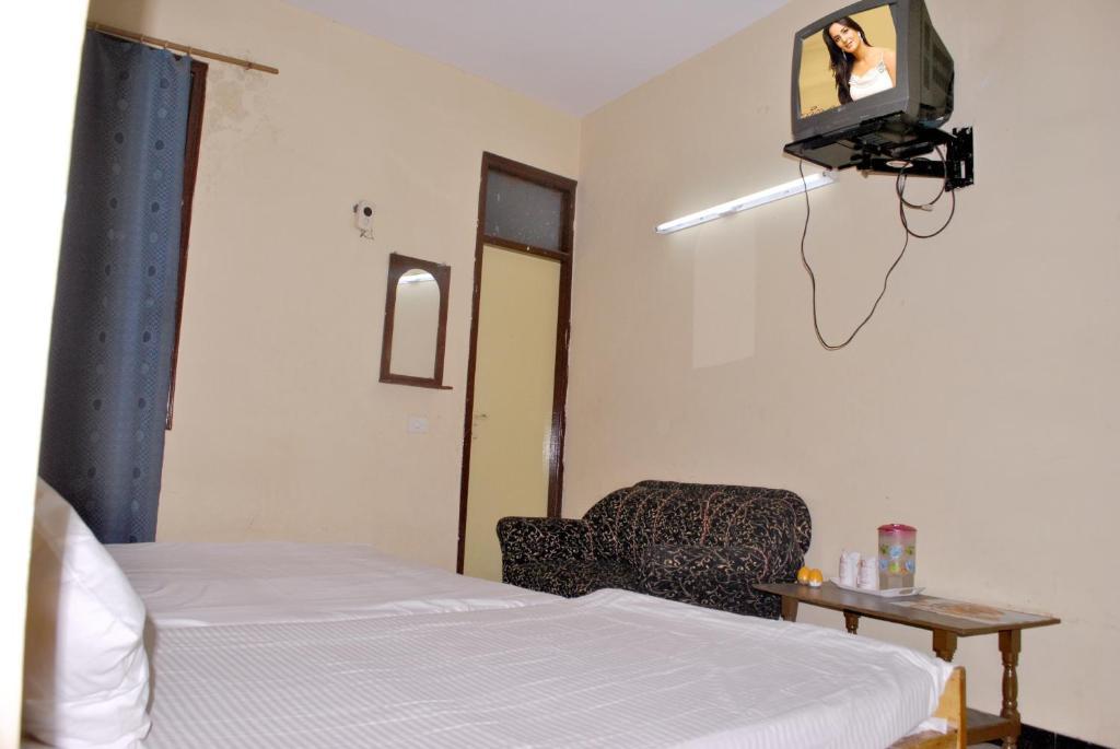 Hotel Viren Plaza Agra  Exteriör bild
