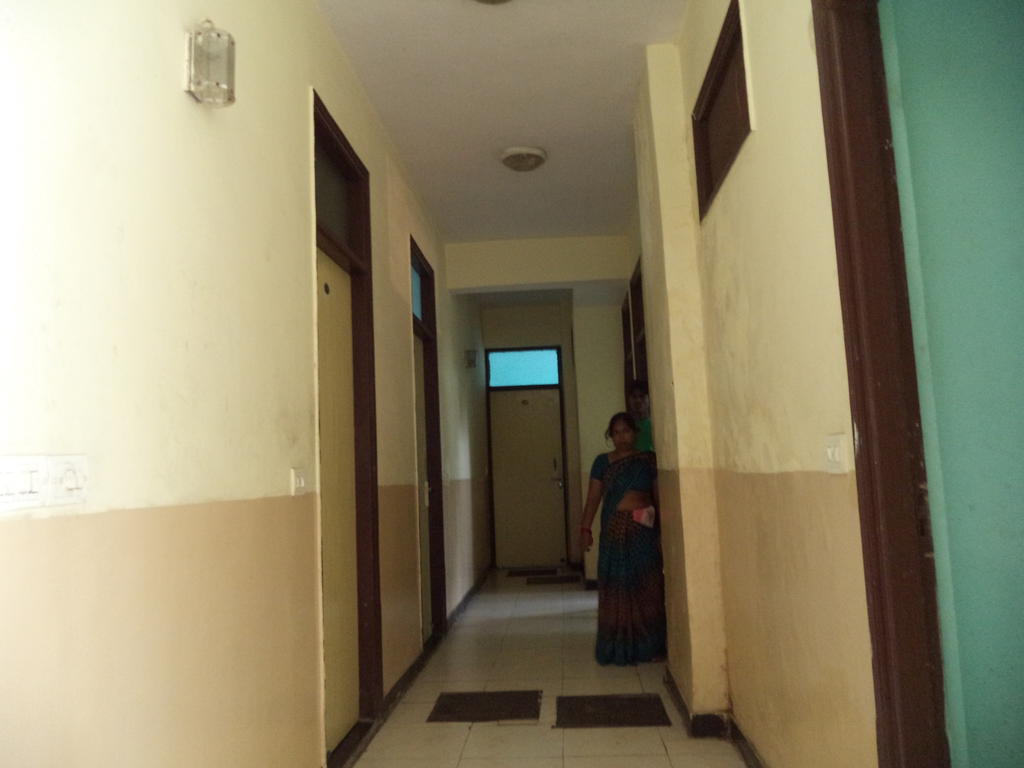Hotel Viren Plaza Agra  Exteriör bild